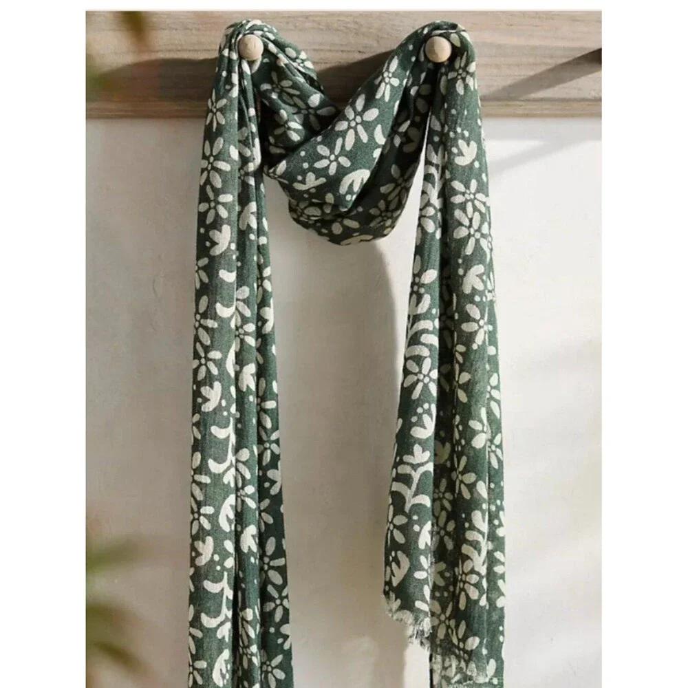 Elizabeth Gillett Terrian Happy Floral Wool Scarf NWT Whimsical floral